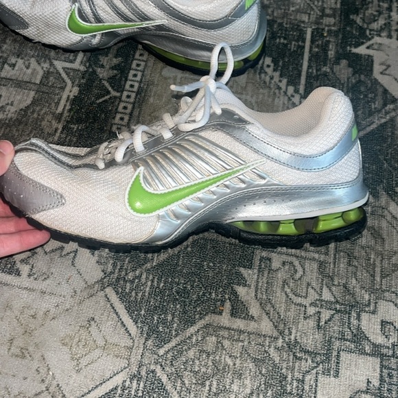 Nike women’s Reax White and Gray Sneakers with Lime Green Details size 8 - Picture 2 of 7